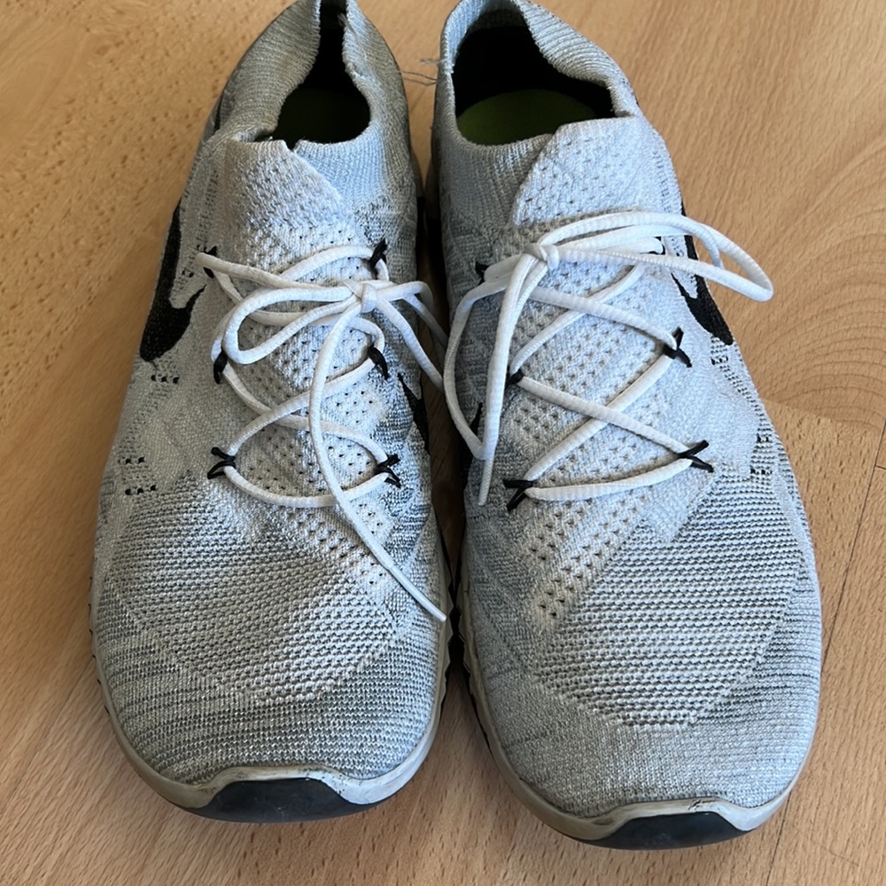 NIKE RUNNING SHOES - Picture 3 of 4